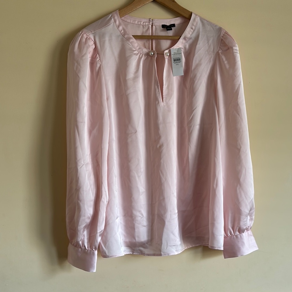 NWT Ann Taylor Pink Blouse with Pearl Neck Detail Size XXL